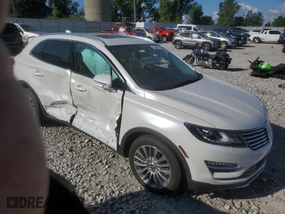 ✅ 2016 Lincoln MKC Reserve • VIN: 5LMCJ3C93GUJ30291 • Lot: 71483875. Wystawiony na Copart z przebiegiem 51 301 mil. Bezpłatny archiwum sprzedaży aukcyjnych z USA i szczegółowy raport historii pojazdu na DreamBid. Zdjęcie 4.