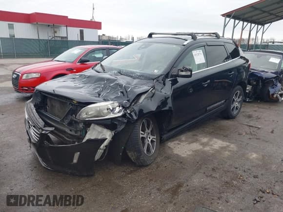 ✅ 2015 Volvo XC60 T6 • VIN: YV4902RB1F2562345 • Lot: 41128731. Wystawiony na IAAI z przebiegiem 195 665 mil. Bezpłatny archiwum sprzedaży aukcyjnych z USA i szczegółowy raport historii pojazdu na DreamBid. Zdjęcie 2.