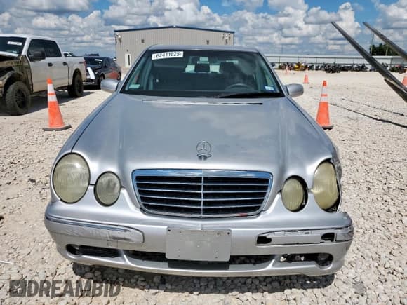 ✅ 2001 Mercedes-Benz E 320 • VIN: WDBJF70J21B298026 • Lot: 62411025. Wystawiony na Copart z przebiegiem 164 925 mil. Bezpłatny archiwum sprzedaży aukcyjnych z USA i szczegółowy raport historii pojazdu na DreamBid. Zdjęcie 5.