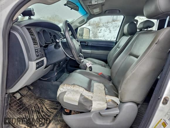 ✅ 2012 Toyota Tundra • VIN: 5TFCY5F14CX013493 • Lot: 94255615. Listed on Copart with 279,837 mi. Free auction sales archive from the USA and detailed vehicle history report at DreamBid. Image 7.