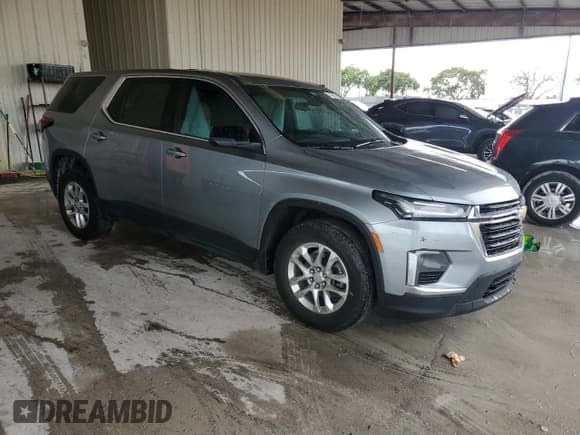 ✅ 2023 Chevrolet Traverse LS • VIN: 1GNERFKW8PJ210227 • Lot: 73453854. Wystawiony na Copart z przebiegiem 41 546 mil. Bezpłatny archiwum sprzedaży aukcyjnych z USA i szczegółowy raport historii pojazdu na DreamBid. Zdjęcie 4.