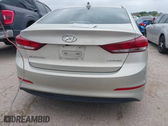 2017 Hyundai Elantra Limited с VIN KMHD84LF3HU176798, выставлен на аукционе IAAI как лот 41948242 с пробегом Не указан миль и . История ставок и продаж доступна на DreamBid. Изображение 16.