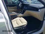 ✅ 2017 Cadillac XT5 FWD • VIN: 1GYKNARS0HZ234063 • Лот: 42218234. Опубликован ранее на IAAI с пробегом 121 518 миль. Бесплатный доступ к архиву аукционных продаж из США и подробный отчёт об истории автомобиля на DreamBid. Изображение 5.