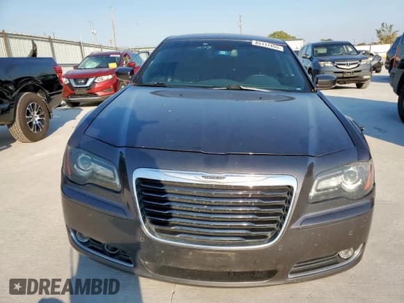 ✅ 2014 Chrysler 300 S • VIN: 2C3CCABT8EH105006 • Лот: 85117455. Опубликован ранее на Copart с пробегом 209 819 миль. Бесплатный доступ к архиву аукционных продаж из США и подробный отчёт об истории автомобиля на DreamBid. Изображение 5.