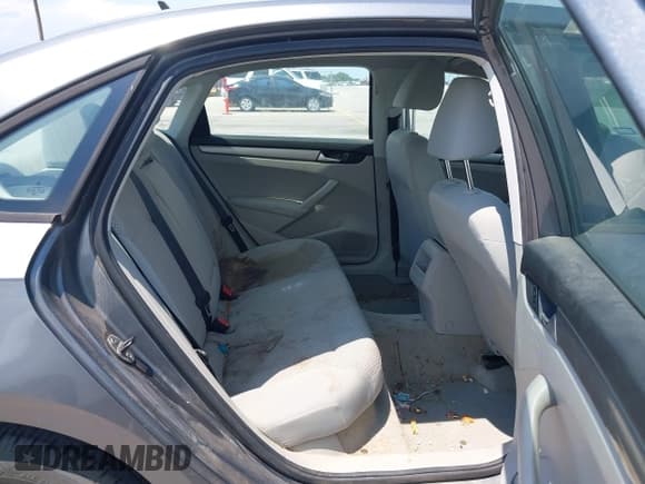 ✅ 2014 Volkswagen Passat S • VIN: 1VWAT7A32EC042816 • Лот: 42979533. Опубликован ранее на IAAI с пробегом 184 251 миль. Бесплатный доступ к архиву аукционных продаж из США и подробный отчёт об истории автомобиля на DreamBid. Изображение 8.