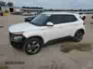 2024 Hyundai Venue SEL с VIN KMHRC8A39RU279620, выставлен на аукционе Copart как лот 74964814 с пробегом 12 572 миль миль и Списание • Salvage title. История ставок и продаж доступна на DreamBid. Изображение 1.