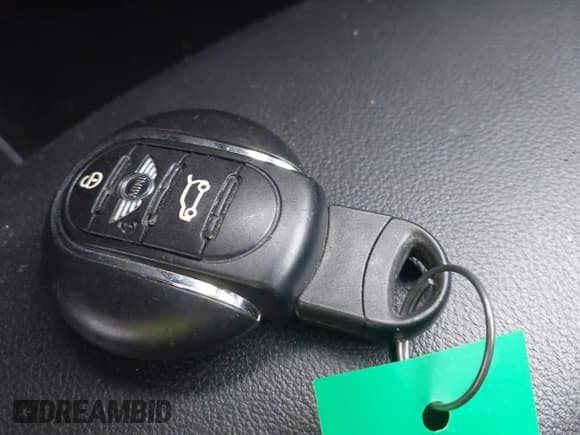 ✅ 2015 MINI Hardtop • VIN: WMWXM5C5XF3A57949 • Lot: 43426099. Wystawiony na IAAI z przebiegiem 96 701 mil. Bezpłatny archiwum sprzedaży aukcyjnych z USA i szczegółowy raport historii pojazdu na DreamBid. Zdjęcie 11.