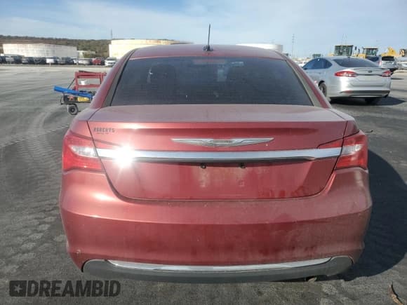 ✅ 2013 Chrysler 200 Touring • VIN: 1C3CCBBB8DN688888 • Lot: 91976505. Wystawiony na Copart z przebiegiem 217 750 mil. Bezpłatny archiwum sprzedaży aukcyjnych z USA i szczegółowy raport historii pojazdu na DreamBid. Zdjęcie 6.