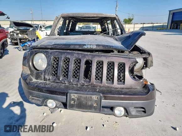 ✅ 2014 Jeep Patriot Latitude • VIN: 1C4NJRFB4ED784537 • Lot: 82477675. Wystawiony na Copart z przebiegiem Nie podano. Bezpłatny archiwum sprzedaży aukcyjnych z USA i szczegółowy raport historii pojazdu na DreamBid. Zdjęcie 5.
