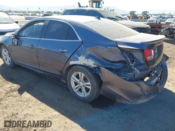 2014 Chevrolet Malibu LT z VIN 1G11C5SL7EF153455, wystawiony jako IAAI lot #43536389 z przebiegiem 171 252 mil mil oraz . Historia ofert i sprzedaży dostępna na DreamBid. Obrazek 3.