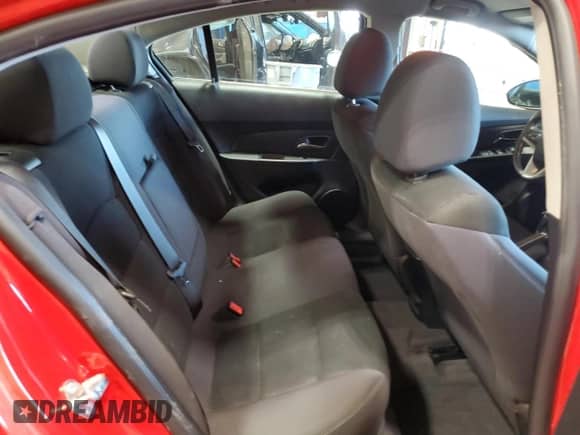 2014 Chevrolet Cruze 1LT z VIN 1G1PC5SB0E7301330, wystawiony jako Copart lot #89848315 z przebiegiem 33 098 mil mil oraz Szkoda całkowita • Salvage title. Historia ofert i sprzedaży dostępna na DreamBid. Obrazek 10.