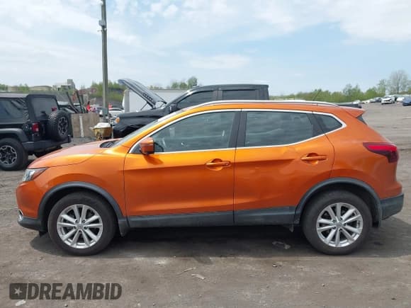 ✅ 2017 Nissan Rogue SL • VIN: JN1BJ1CR2HW103602 • Lot: 42124914. Wystawiony na IAAI z przebiegiem 59 780 mil. Bezpłatny archiwum sprzedaży aukcyjnych z USA i szczegółowy raport historii pojazdu na DreamBid. Zdjęcie 14.