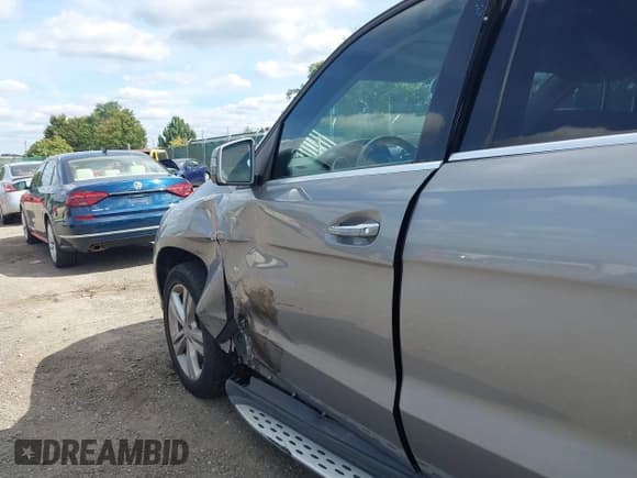 ✅ 2014 Mercedes-Benz M 350 • VIN: 4JGDA5HB4EA373654 • Lot: 43340740. Listed on IAAI with 123,043 mi. Free auction sales archive from the USA and detailed vehicle history report at DreamBid. Image 18.