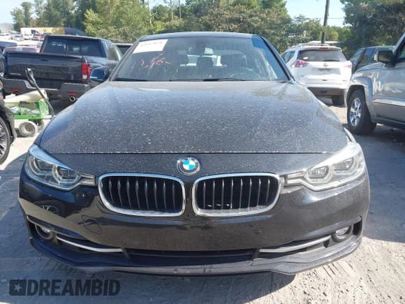 ✅ 2018 BMW 3 Series 330i • VIN: WBA8B9G58JNV00332 • Lot: 43117071. Wystawiony na IAAI z przebiegiem 112 882 mil. Bezpłatny archiwum sprzedaży aukcyjnych z USA i szczegółowy raport historii pojazdu na DreamBid. Zdjęcie 12.