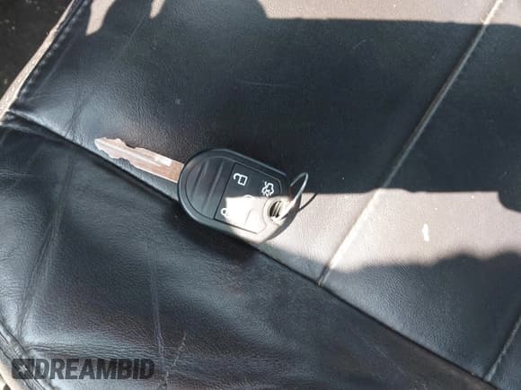 ✅ 2010 Ford Escape Limited • VIN: 1FMCU9EG4AKC47552 • Lot: 42436410. Wystawiony na IAAI z przebiegiem 145 613 mil. Bezpłatny archiwum sprzedaży aukcyjnych z USA i szczegółowy raport historii pojazdu na DreamBid. Zdjęcie 11.