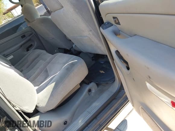 ✅ 2005 Chevrolet Avalanche LS • VIN: 3GNEC12ZX5G202157 • Lot: 43775462. Wystawiony na IAAI z przebiegiem 187 478 mil. Bezpłatny archiwum sprzedaży aukcyjnych z USA i szczegółowy raport historii pojazdu na DreamBid. Zdjęcie 8.