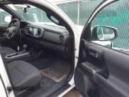 ✅ 2016 Toyota Tacoma SR5 • VIN: 5TFSZ5AN6GX007770 • Lot: 41546692. Wystawiony na IAAI z przebiegiem 32 864 mil. Bezpłatny archiwum sprzedaży aukcyjnych z USA i szczegółowy raport historii pojazdu na DreamBid. Zdjęcie 5.