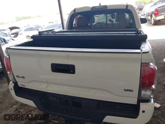 ✅ 2019 Toyota Tacoma SR • VIN: 3TMGZ5AN3KM247329 • Lot: 42756401. Listed on IAAI with 18,913 mi. Free auction sales archive from the USA and detailed vehicle history report at DreamBid. Image 17.