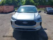 ✅ 2024 Ford Escape ST-Line • VIN: 1FMCU9MN1RUB32553 • Lot: 42800529. Wystawiony na IAAI z przebiegiem 29 437 mil. Bezpłatny archiwum sprzedaży aukcyjnych z USA i szczegółowy raport historii pojazdu na DreamBid. Zdjęcie 12.