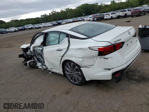 ✅ 2025 Nissan Altima SL • VIN: 1N4BL4EW1SN335333 • Lot: 69621655. Listed on Copart with 1,136 mi. Free auction sales archive from the USA and detailed vehicle history report at DreamBid. Image 2.