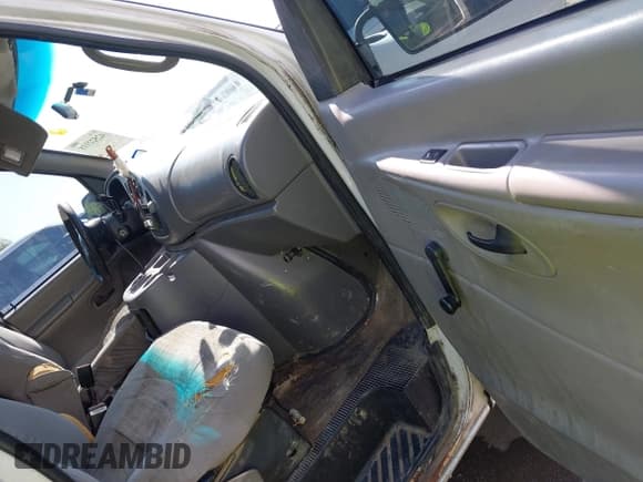 ✅ 2002 Ford Econoline Passenger XL • VIN: 1FBSS31S92HA41546 • Лот: 42522118. Опубликован ранее на IAAI с пробегом 265 775 миль. Бесплатный доступ к архиву аукционных продаж из США и подробный отчёт об истории автомобиля на DreamBid. Изображение 5.