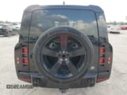 ✅ 2023 Land Rover Defender X-Dynamic SE • VIN: SALE2FEU9P2226186 • Lot: 43362315. Wystawiony na Copart z przebiegiem Nie podano. Bezpłatny archiwum sprzedaży aukcyjnych z USA i szczegółowy raport historii pojazdu na DreamBid. Zdjęcie 7.