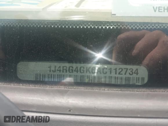 ✅ 2010 Jeep Commander Sport • VIN: 1J4RG4GK6AC112734 • Лот: 42650351. Опубликован ранее на IAAI с пробегом 184 773 миль. Бесплатный доступ к архиву аукционных продаж из США и подробный отчёт об истории автомобиля на DreamBid. Изображение 9.