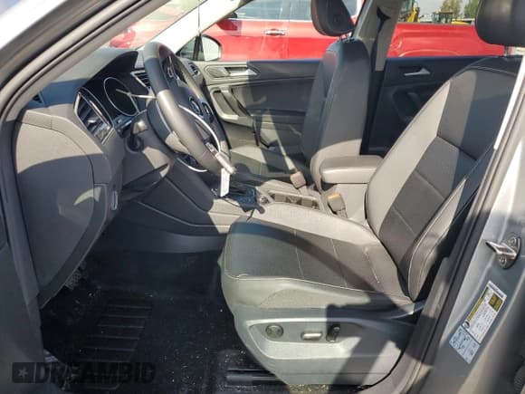 ✅ 2021 Volkswagen Tiguan SE • VIN: 3VV2B7AX1MM105285 • Lot: 81922955. Listed on Copart with 31,751 mi. Free auction sales archive from the USA and detailed vehicle history report at DreamBid. Image 7.