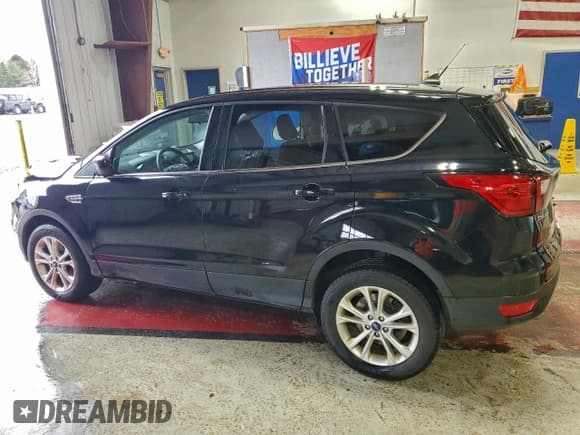 ✅ 2019 Ford Escape SE • VIN: 1FMCU9GD9KUA77164 • Лот: 93738335. Опубликован ранее на Copart с пробегом 70 524 миль. Бесплатный доступ к архиву аукционных продаж из США и подробный отчёт об истории автомобиля на DreamBid. Изображение 2.