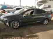 2017 Chevrolet Cruze LT z VIN 1G1BE5SM2H7215303, wystawiony jako IAAI lot #43301581 z przebiegiem 165 676 mil mil oraz . Historia ofert i sprzedaży dostępna na DreamBid. Obrazek 13.