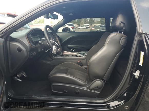 ✅ 2022 Dodge Challenger R/T Scat Pack Widebody • VIN: 2C3CDZFJXNH174915 • Lot: 54137444. Wystawiony na Copart z przebiegiem 12 265 mil. Bezpłatny archiwum sprzedaży aukcyjnych z USA i szczegółowy raport historii pojazdu na DreamBid. Zdjęcie 7.