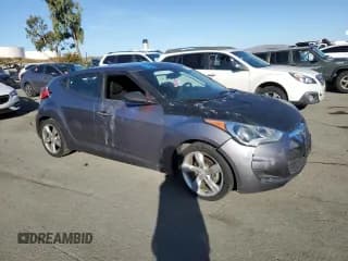 ✅ 2014 Hyundai Veloster • VIN: KMHTC6AD4EU193239 • Lot: 81298294. Wystawiony na Copart z przebiegiem 75 740 mil. Bezpłatny archiwum sprzedaży aukcyjnych z USA i szczegółowy raport historii pojazdu na DreamBid. Zdjęcie 4.