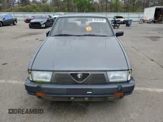 ✅ 1988 Alfa Romeo Milano • VIN: ZARDB1407J1250591 • Лот: 56344445. Опубликован ранее на Copart с пробегом 7 703 миль. Бесплатный доступ к архиву аукционных продаж из США и подробный отчёт об истории автомобиля на DreamBid. Изображение 5.