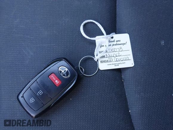 ✅ 2022 Toyota Corolla Cross LE • VIN: 7MUCAABGXNV017750 • Lot: 43469937. Wystawiony na IAAI z przebiegiem 50 669 mil. Bezpłatny archiwum sprzedaży aukcyjnych z USA i szczegółowy raport historii pojazdu na DreamBid. Zdjęcie 11.