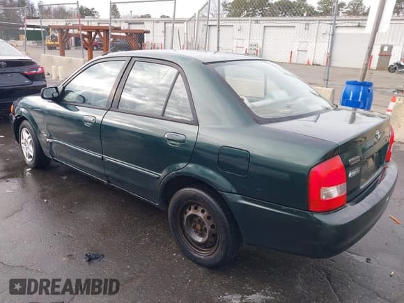 ✅ 2000 Mazda Protege DX • VIN: JM1BJ2222Y0263425 • Lot: 43747638. Wystawiony na IAAI z przebiegiem 144 157 mil. Bezpłatny archiwum sprzedaży aukcyjnych z USA i szczegółowy raport historii pojazdu na DreamBid. Zdjęcie 3.