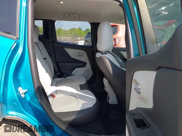 ✅ 2020 Jeep Renegade Limited • VIN: ZACNJAD18LPL69647 • Lot: 42435120. Listed on IAAI with 62,767 mi. Free auction sales archive from the USA and detailed vehicle history report at DreamBid. Image 8.