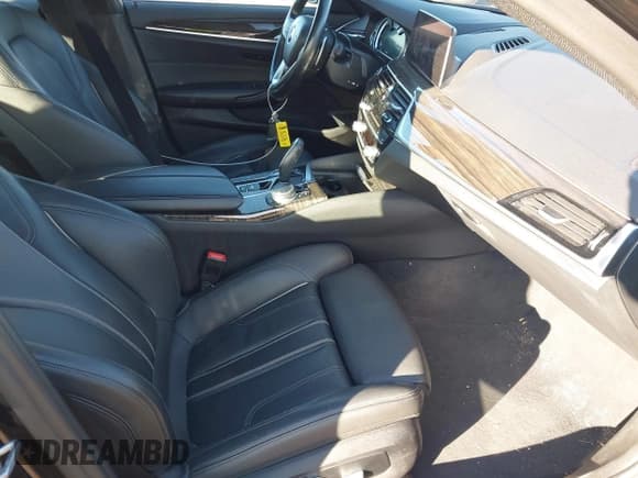 ✅ 2019 BMW 5 Series 530i xDrive • VIN: WBAJA7C50KWC78172 • Lot: 43521921. Listed on IAAI with 54,611 mi. Free auction sales archive from the USA and detailed vehicle history report at DreamBid. Image 5.