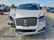 ✅ 2024 Lincoln Navigator Reserve • VIN: 5LMJJ2LG7REL04196 • Lot: 60986505. Wystawiony na Copart z przebiegiem 15 809 mil. Bezpłatny archiwum sprzedaży aukcyjnych z USA i szczegółowy raport historii pojazdu na DreamBid. Zdjęcie 5.
