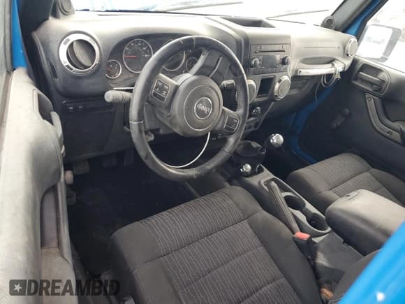 ✅ 2011 Jeep Wrangler Rubicon • VIN: 1J4BA6D13BL546203 • Lot: 92105205. Wystawiony na Copart z przebiegiem Nie podano. Bezpłatny archiwum sprzedaży aukcyjnych z USA i szczegółowy raport historii pojazdu na DreamBid. Zdjęcie 8.