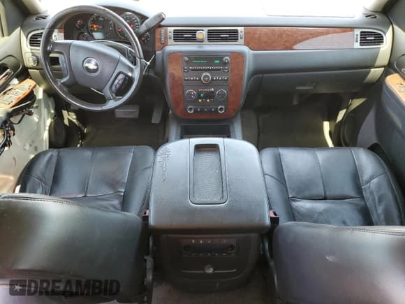 ✅ 2010 Chevrolet Suburban LT • VIN: 1GNUCJE09AR253538 • Lot: 70536284. Wystawiony na Copart z przebiegiem 242 152 mil. Bezpłatny archiwum sprzedaży aukcyjnych z USA i szczegółowy raport historii pojazdu na DreamBid. Zdjęcie 8.