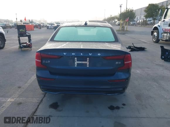 ✅ 2025 Volvo S60 Core • VIN: 7JRL12FJ8SG362112 • Lot: 43809675. Listed on IAAI with 9,597 mi. Free auction sales archive from the USA and detailed vehicle history report at DreamBid. Image 17.