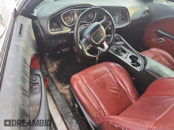 ✅ 2015 Dodge Challenger SXT Plus • VIN: 2C3CDZBG9FH723998 • Lot: 81340545. Wystawiony na Copart z przebiegiem 165 647 mil. Bezpłatny archiwum sprzedaży aukcyjnych z USA i szczegółowy raport historii pojazdu na DreamBid. Zdjęcie 8.