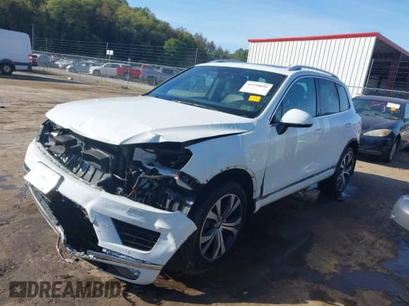 ✅ 2017 Volkswagen Touareg Wolfsburg Edition • VIN: WVGRF7BP7HD001784 • Lot: 43358059. Listed on IAAI with 87,962 mi. Free auction sales archive from the USA and detailed vehicle history report at DreamBid. Image 18.