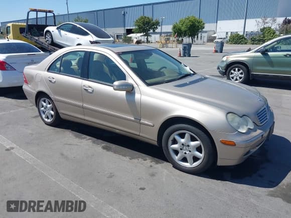 ✅ 2002 Mercedes-Benz C 230/260/280/320 • VIN: WDBRF61J62E006535 • Lot: 42662086. Wystawiony na IAAI z przebiegiem 166 139 mil. Bezpłatny archiwum sprzedaży aukcyjnych z USA i szczegółowy raport historii pojazdu na DreamBid. Zdjęcie 1.