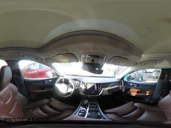 ✅ 2019 Volvo XC60 Momentum • VIN: LYV102RKXKB196748 • Lot: 41261328. Wystawiony na IAAI z przebiegiem 74 925 mil. Bezpłatny archiwum sprzedaży aukcyjnych z USA i szczegółowy raport historii pojazdu na DreamBid. Zdjęcie 19.