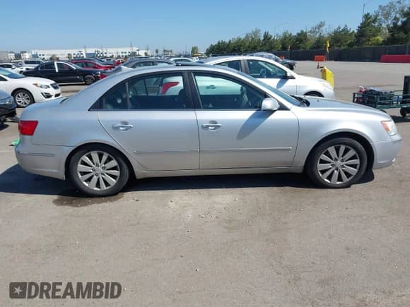 2009 Hyundai Sonata SE with VIN 5NPEU46F39H427332, listed as a IAAI auction lot 41991055 with 88,722 mi miles and . Bid and sale history available at DreamBid. Image 14.