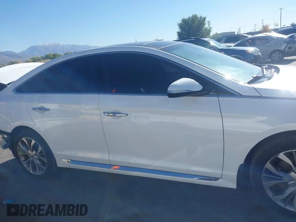 ✅ 2015 Hyundai Sonata Sport • VIN: 5NPE34AB3FH140219 • Lot: 43440666. Listed on IAAI with 109,616 mi. Free auction sales archive from the USA and detailed vehicle history report at DreamBid. Image 14.