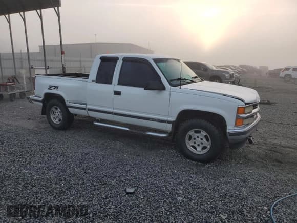 ✅ 1996 Chevrolet Silverado 1500 • VIN: 2GCEK19R2T1160767 • Lot: 82174255. Wystawiony na Copart z przebiegiem 286 446 mil. Bezpłatny archiwum sprzedaży aukcyjnych z USA i szczegółowy raport historii pojazdu na DreamBid. Zdjęcie 4.