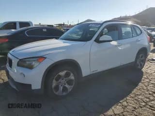 ✅ 2013 BMW X1 28i • VIN: WBAVM1C53DVW45030 • Лот: 90732035. Опубликован ранее на Copart с пробегом 123 490 миль. Бесплатный доступ к архиву аукционных продаж из США и подробный отчёт об истории автомобиля на DreamBid. Изображение 1.