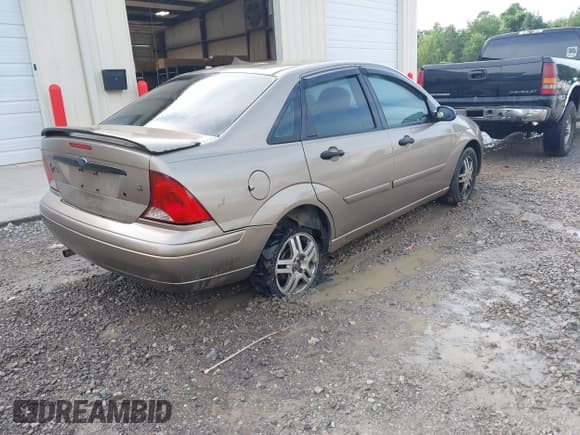 ✅ 2004 Ford Focus SE • VIN: 1FAFP343X4W156745 • Lot: 42501461. Listed on IAAI with 289,925 mi. Free auction sales archive from the USA and detailed vehicle history report at DreamBid. Image 4.